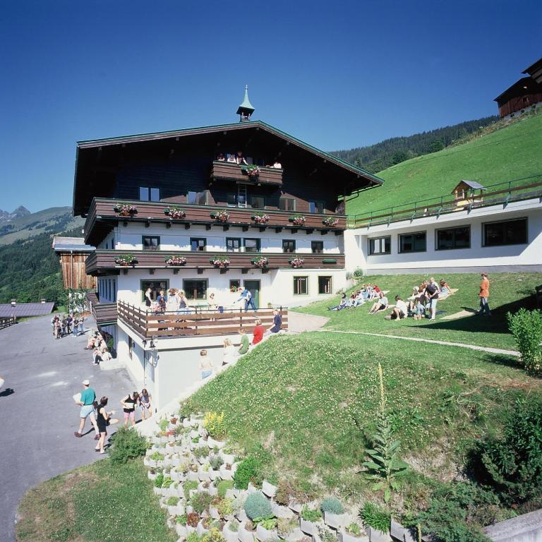 Ski In-Ski Out - Gaestehaeuser Saalbach-Hinterglemm - Wallegghof Christianhof מראה חיצוני תמונה