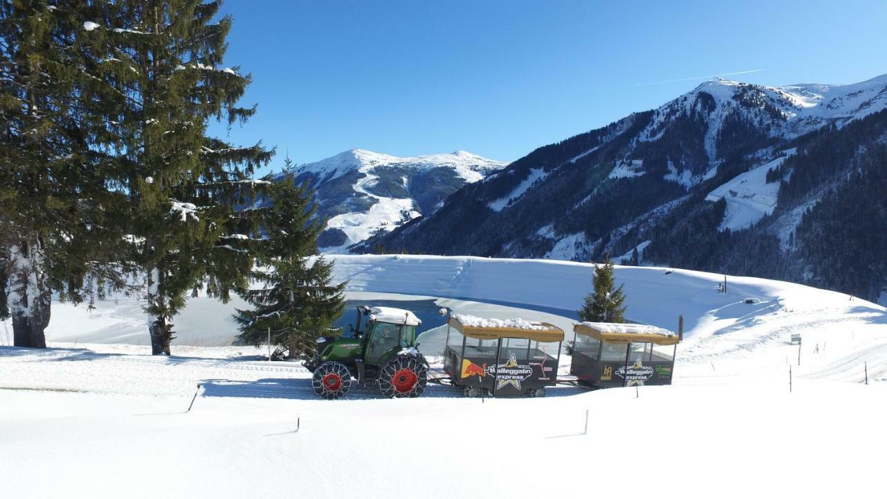 Ski In-Ski Out - Gaestehaeuser Saalbach-Hinterglemm - Wallegghof Christianhof מראה חיצוני תמונה